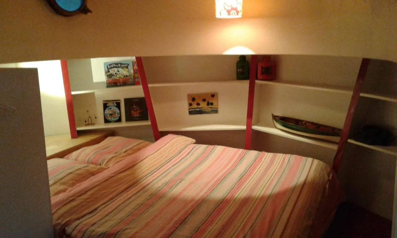 Houseboat Dokstroom Amsterdam 0*,