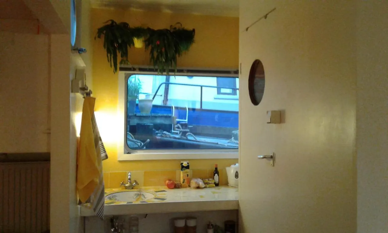 Houseboat Dokstroom Amsterdam
